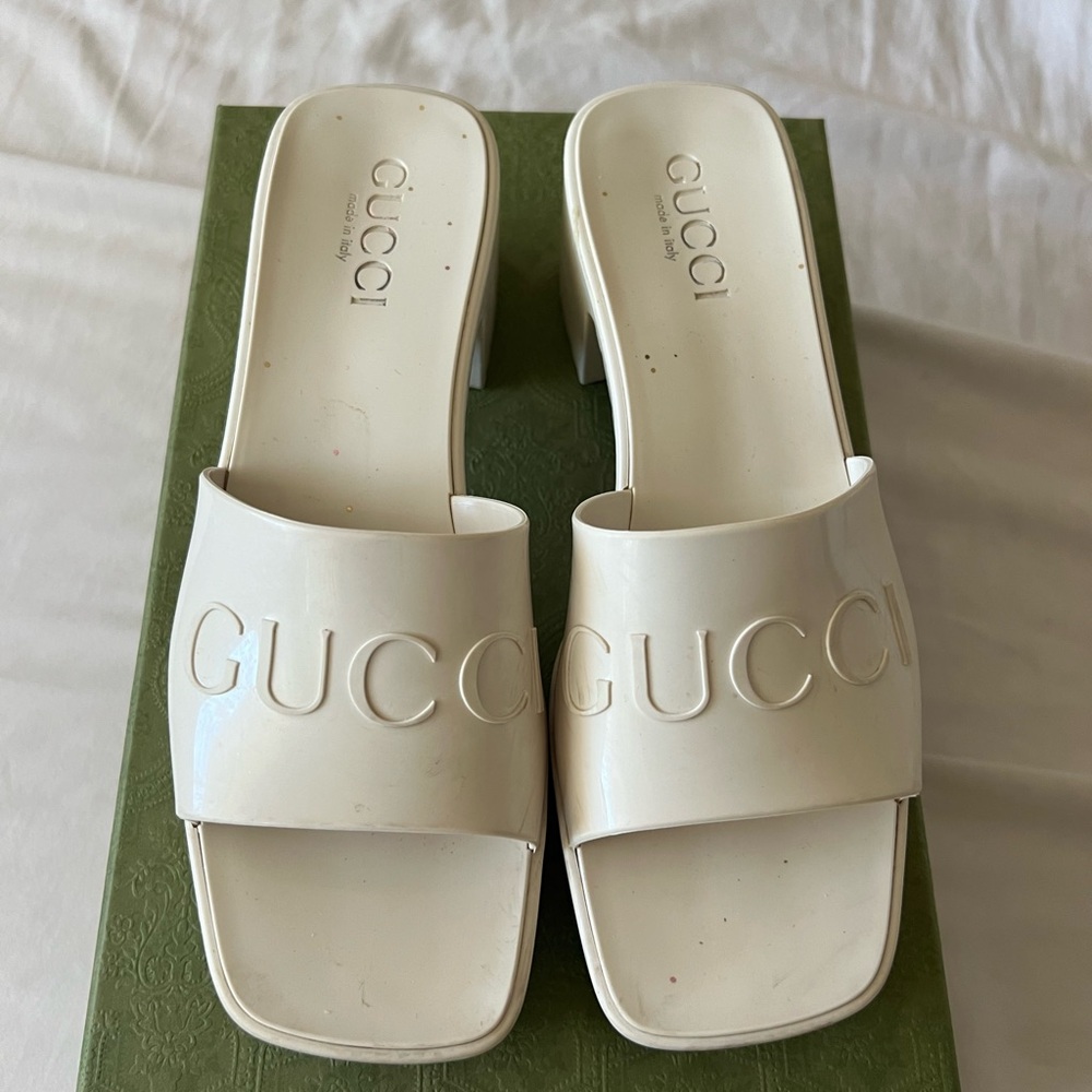 Off white Gucci jelly sandals